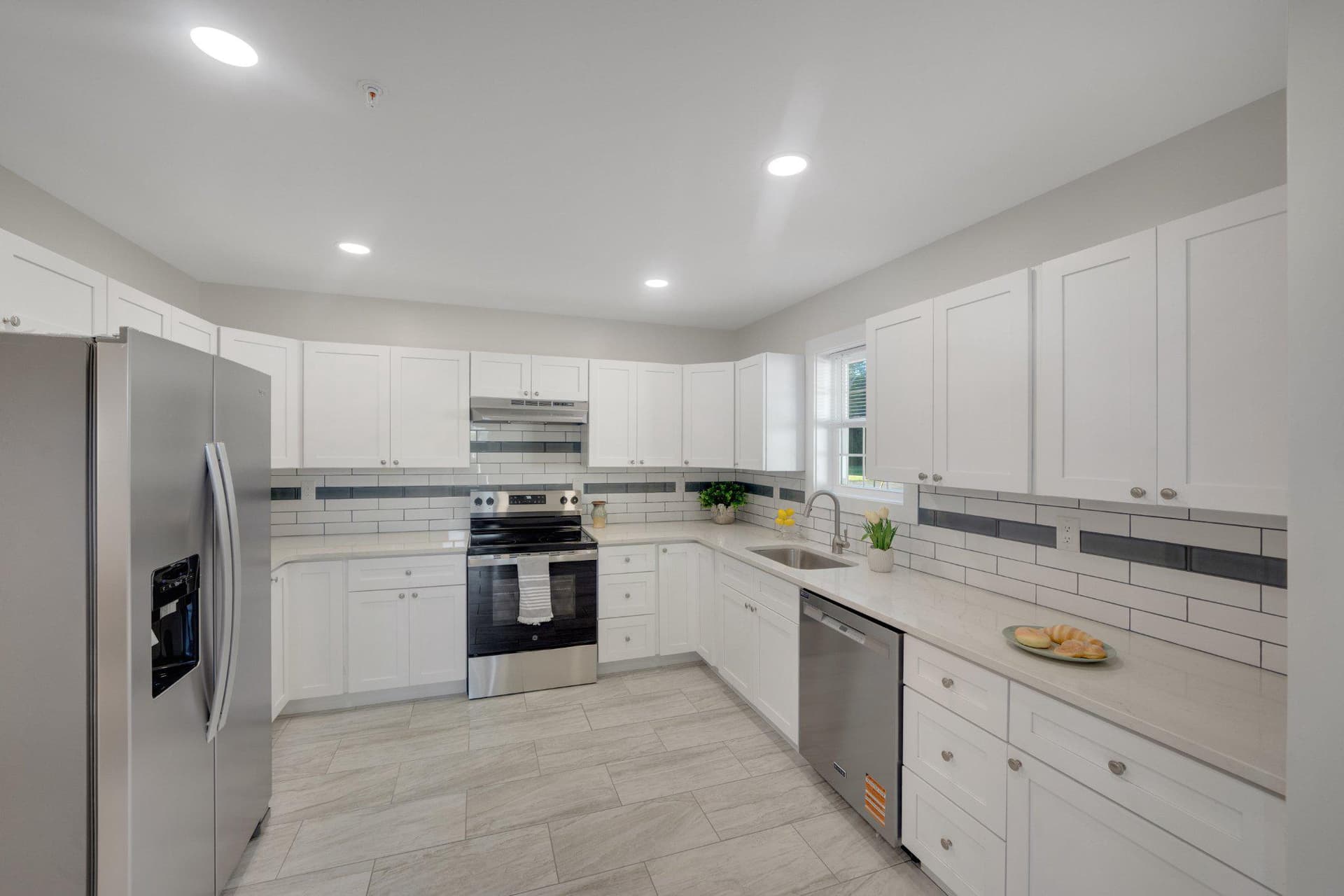 322 E Cecil Avenue photo 4