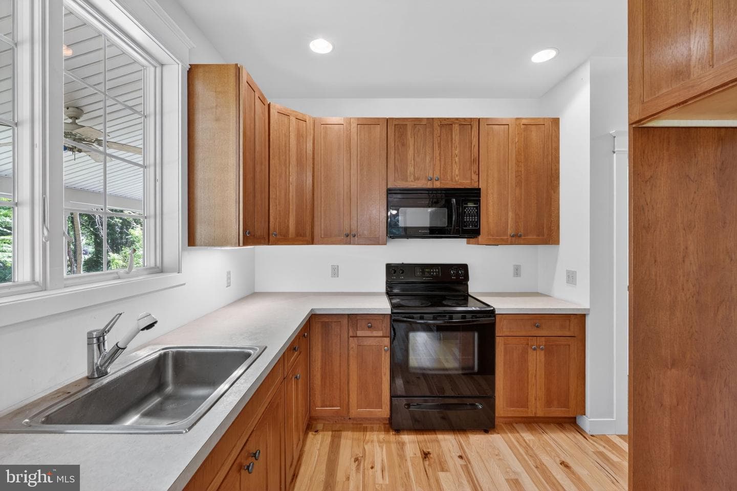 302 Cecil Avenue photo 9
