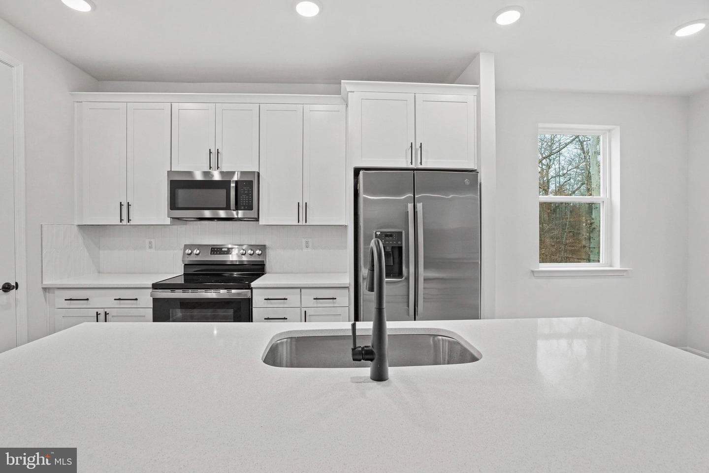 136 Catalpa Drive photo 9
