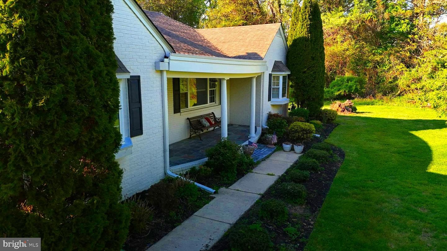 199 Riverside Drive photo 61