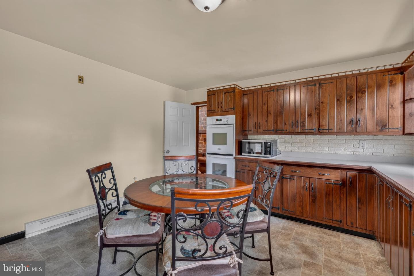 368 Appleton Road photo 13