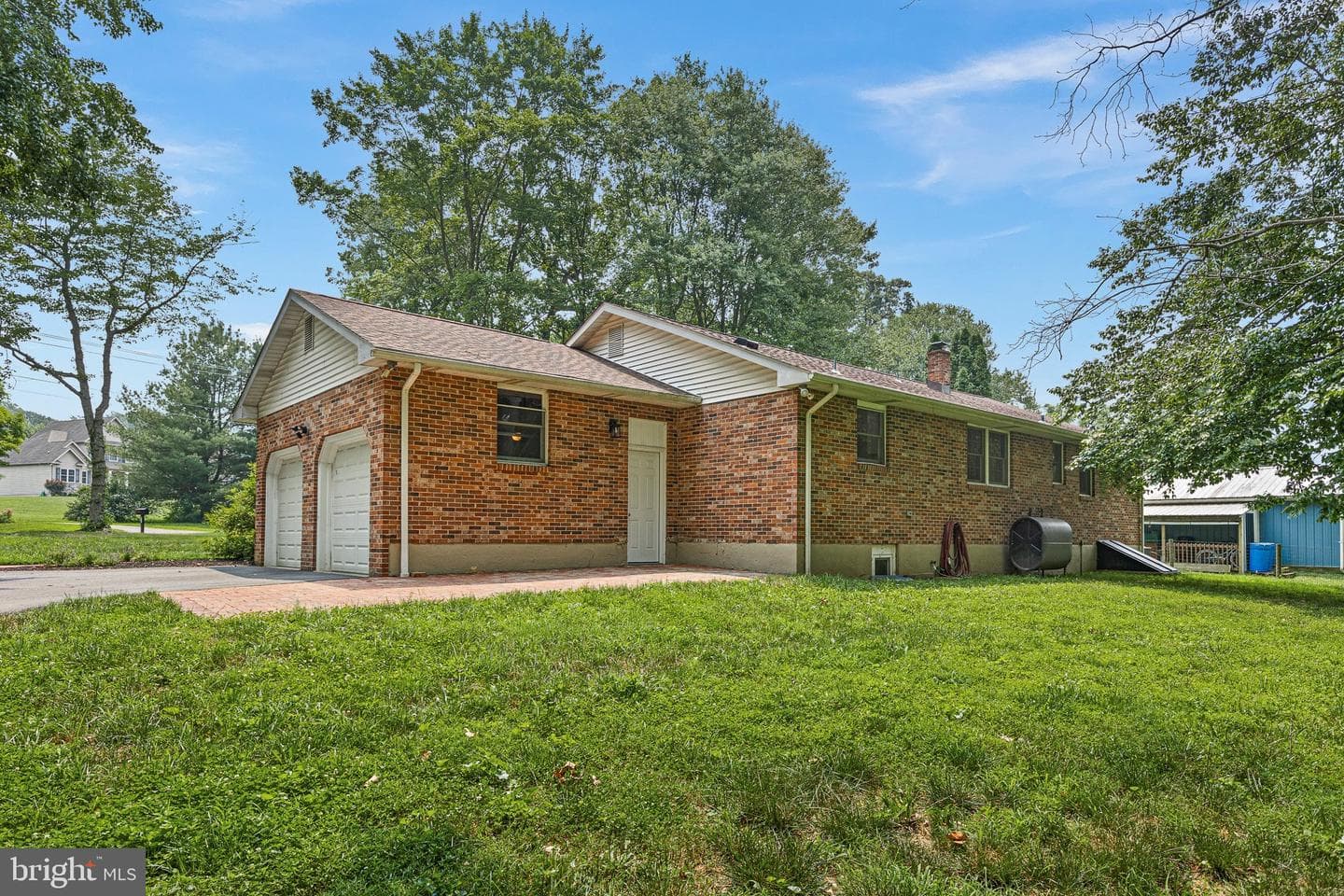 215 Calvert Road photo 4