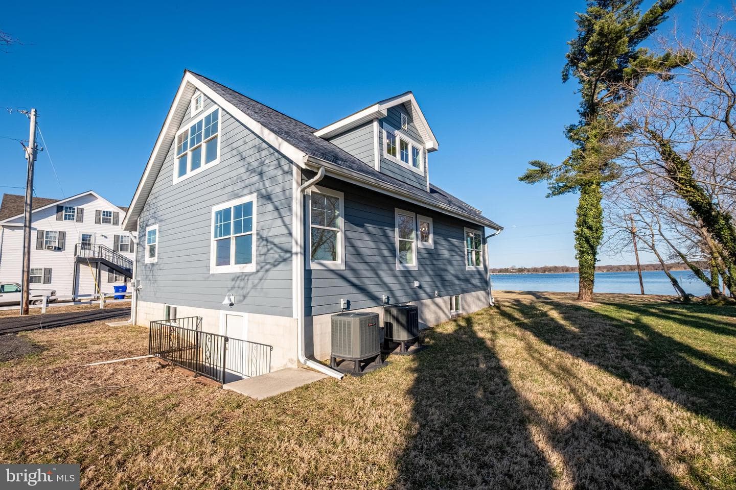 7391 Benedict Avenue photo 4