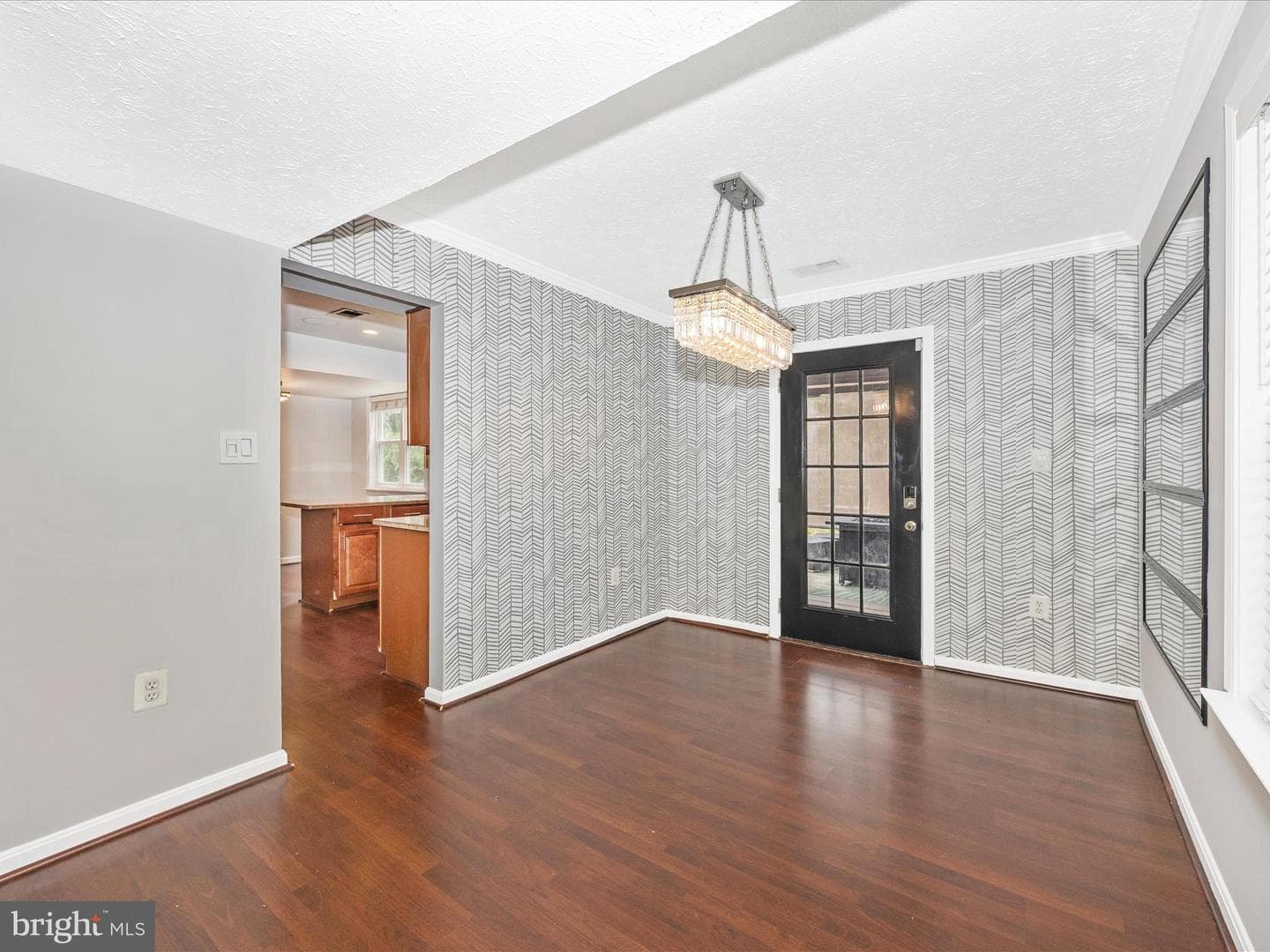 2584 Sussex Court photo 10