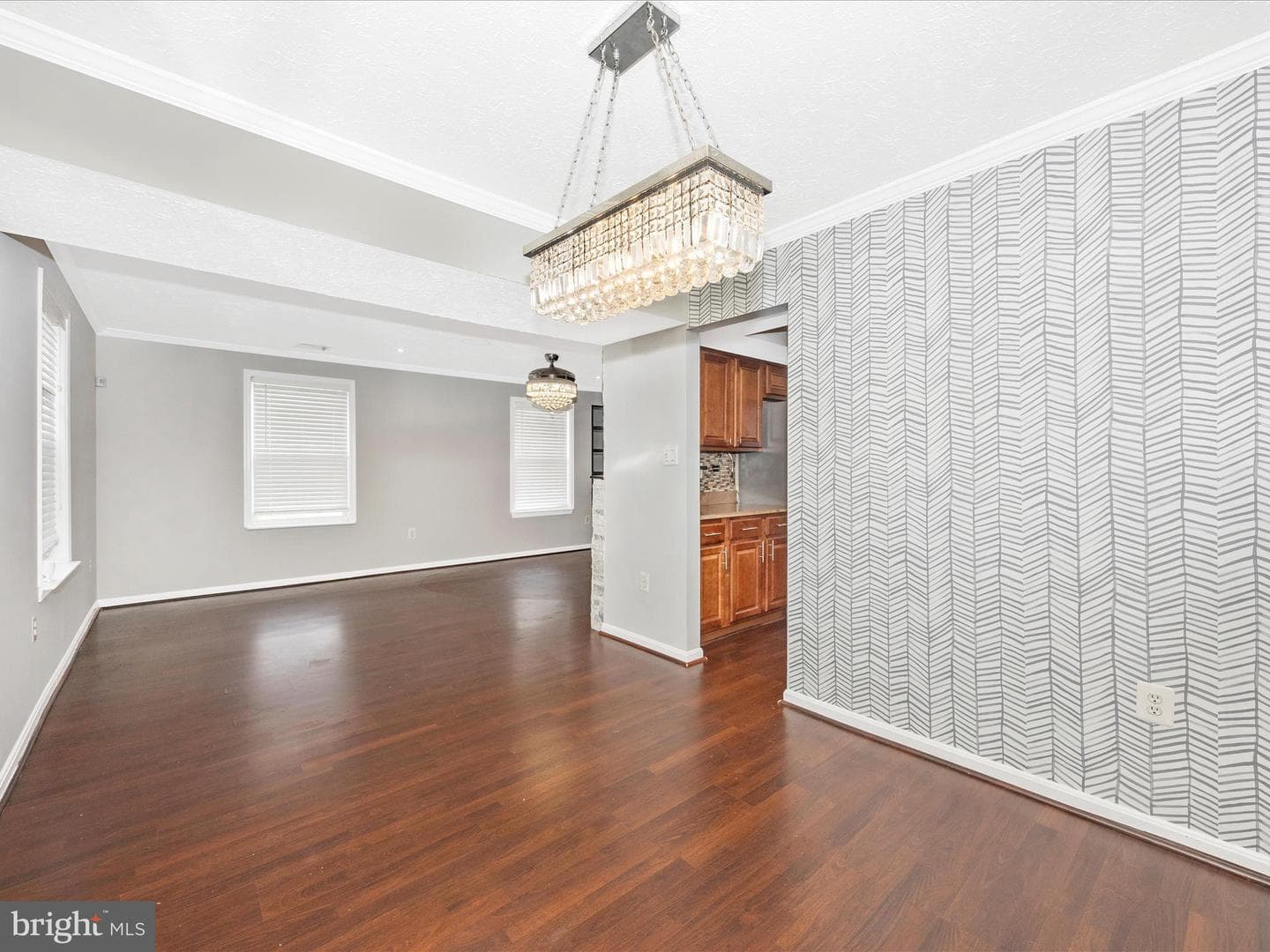 2584 Sussex Court photo 11