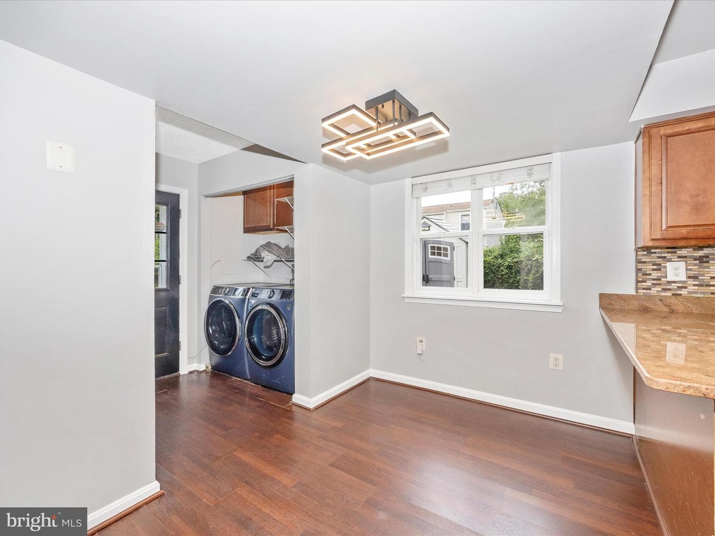 2584 Sussex Court photo 14