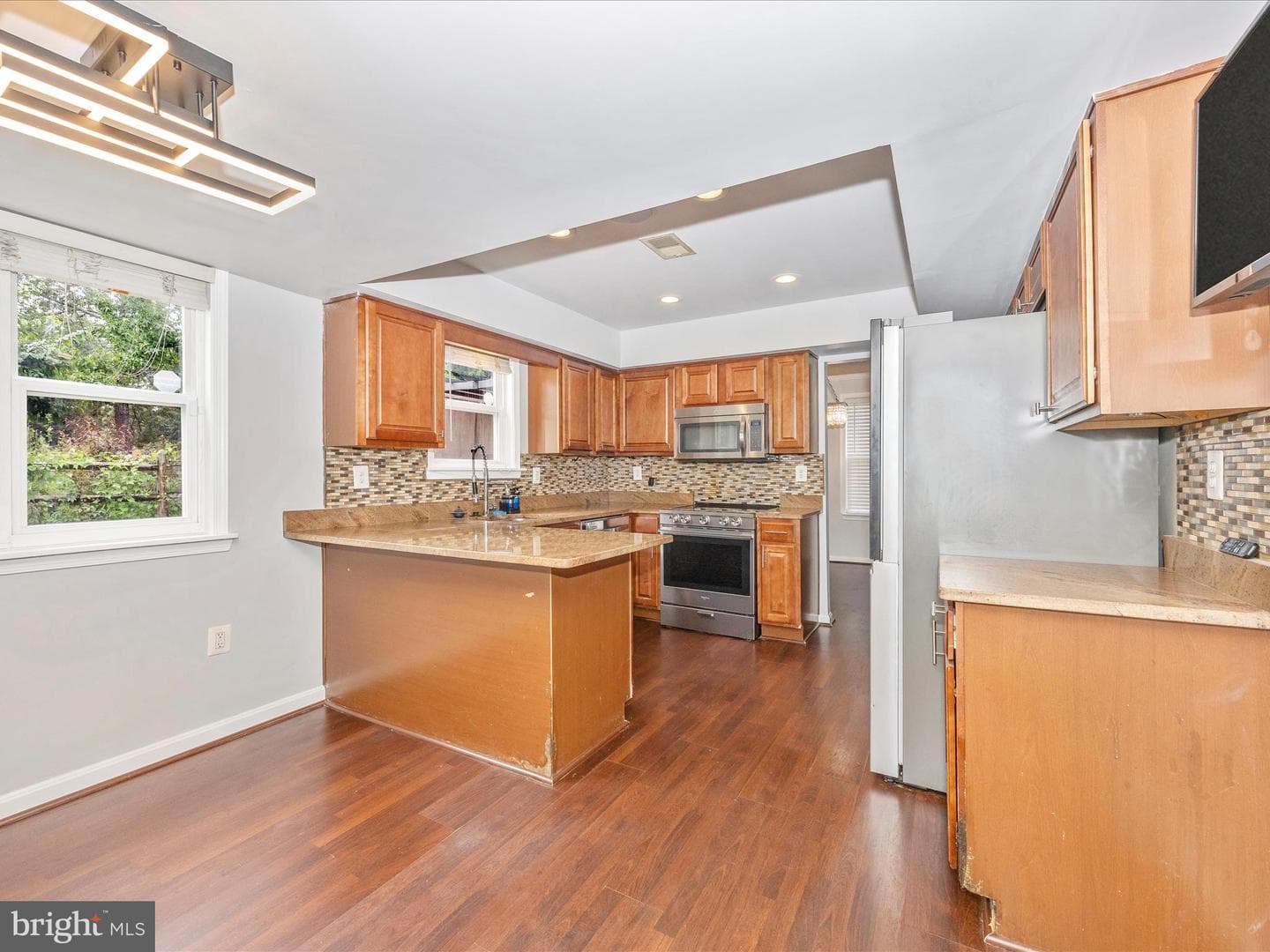 2584 Sussex Court photo 16