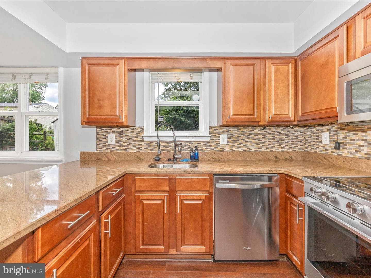2584 Sussex Court photo 19