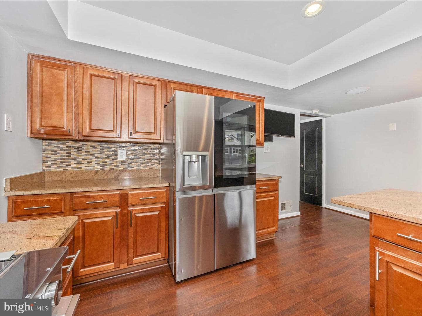 2584 Sussex Court photo 22