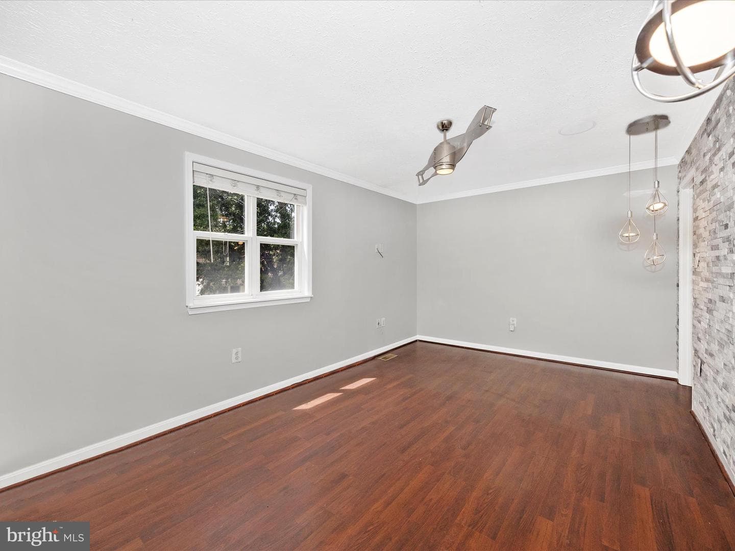 2584 Sussex Court photo 27