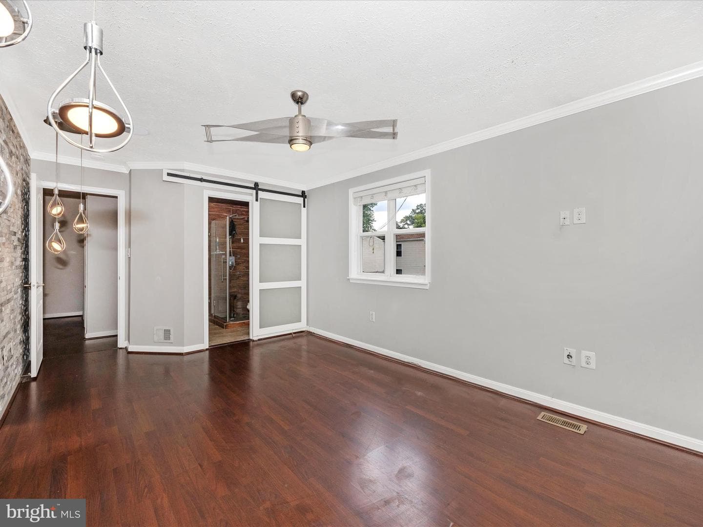 2584 Sussex Court photo 30