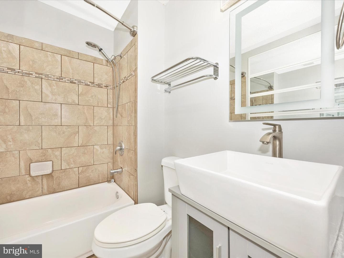 2584 Sussex Court photo 38