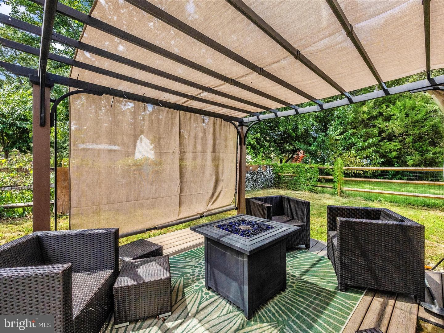 2584 Sussex Court photo 41