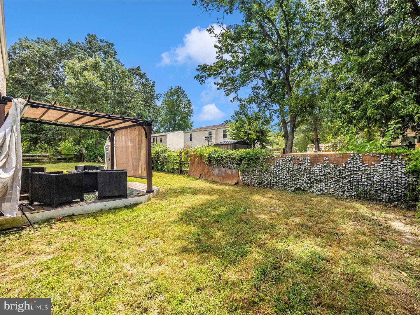 2584 Sussex Court photo 42