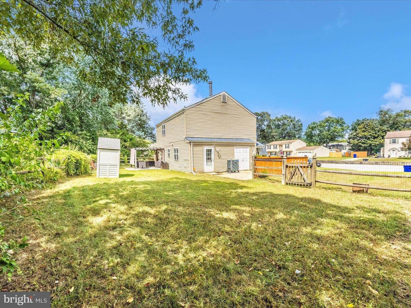 2584 Sussex Court photo 46
