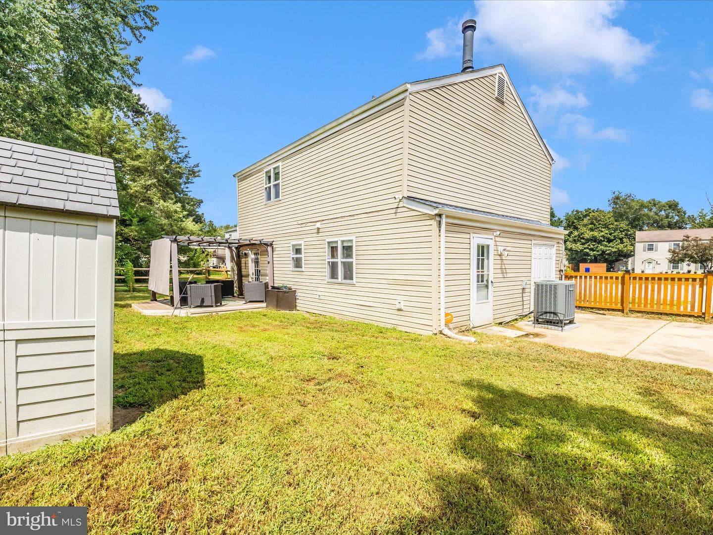 2584 Sussex Court photo 47