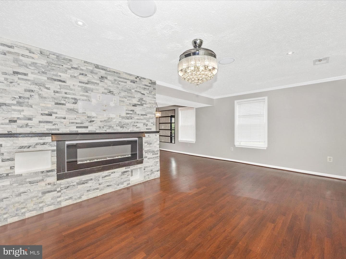 2584 Sussex Court photo 5
