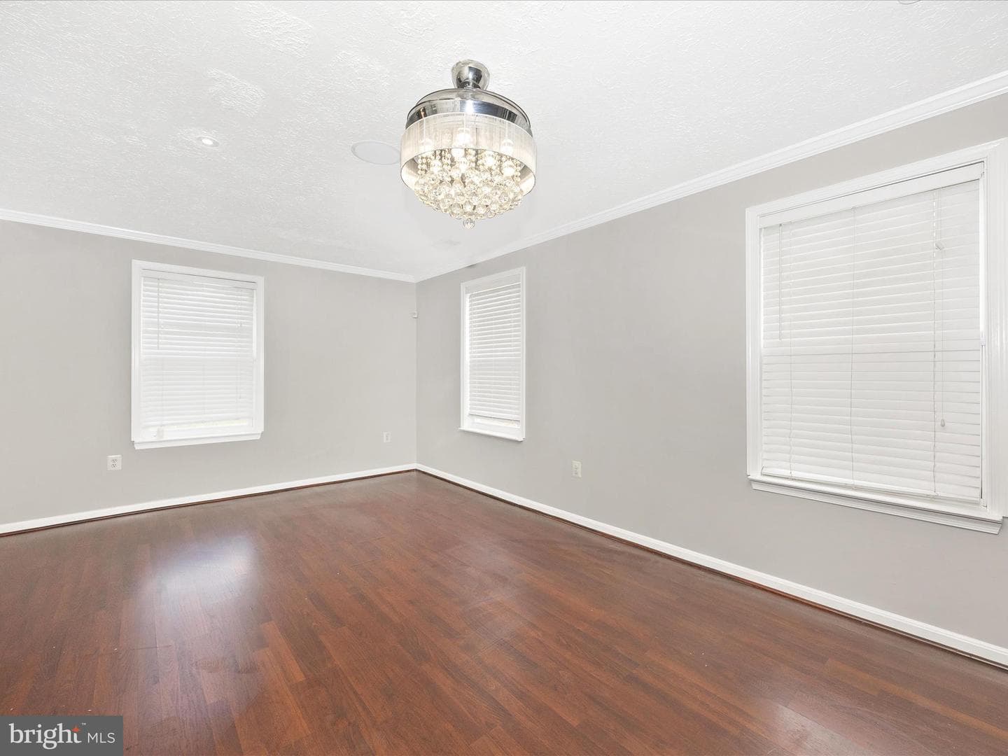 2584 Sussex Court photo 6