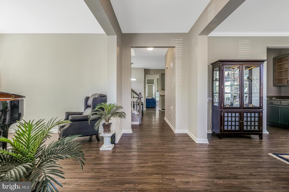 3927 Hedgemeade Court photo 4