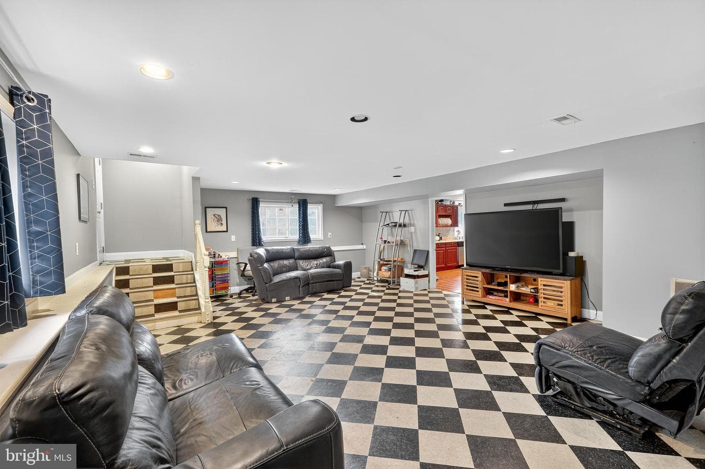 2103 Gibbons Court photo 34
