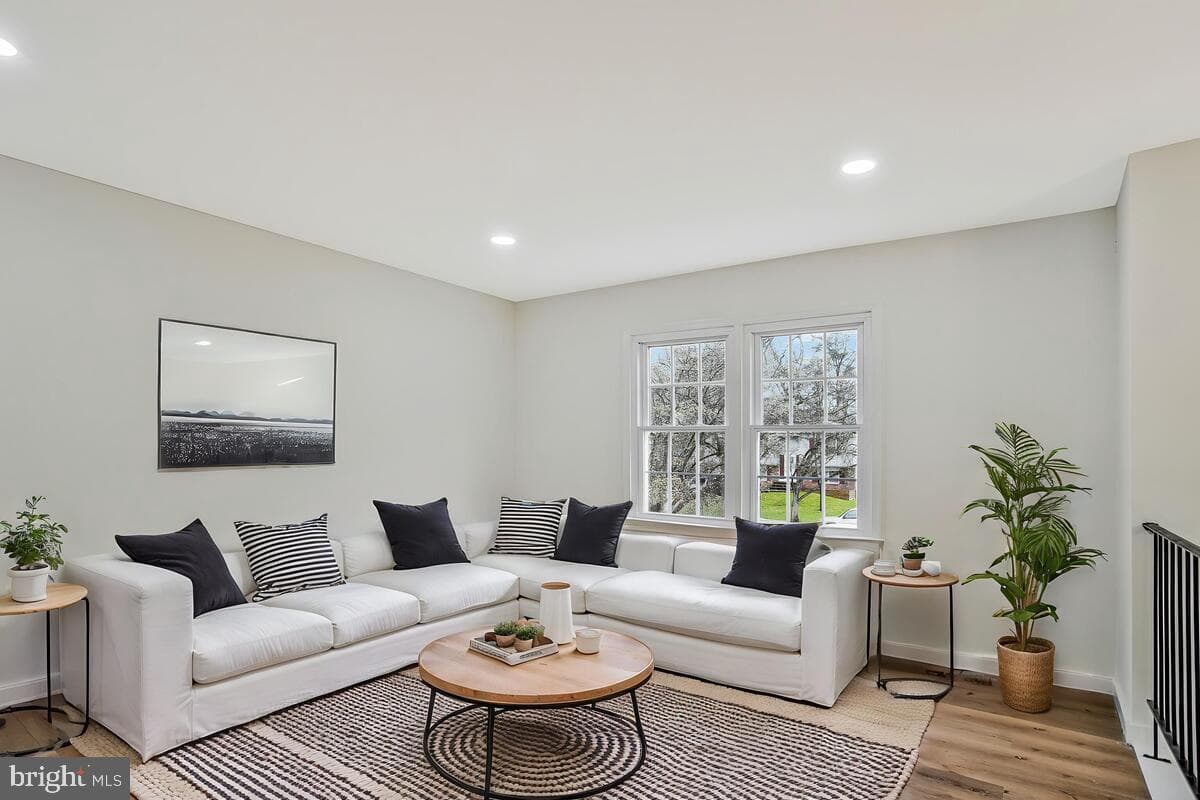 2424 Pear Tree Court photo 2