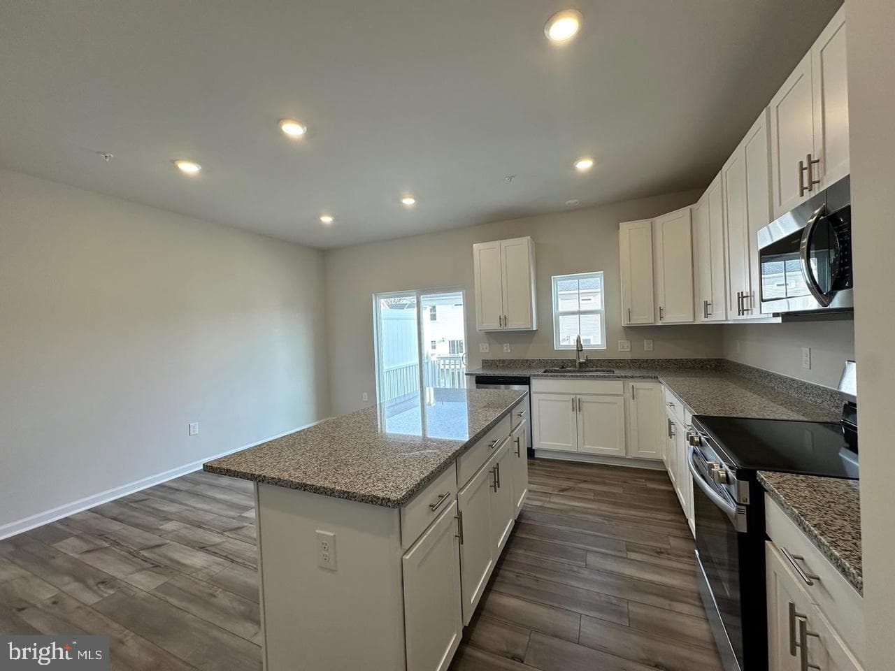 5616 Ludlow Place photo 2
