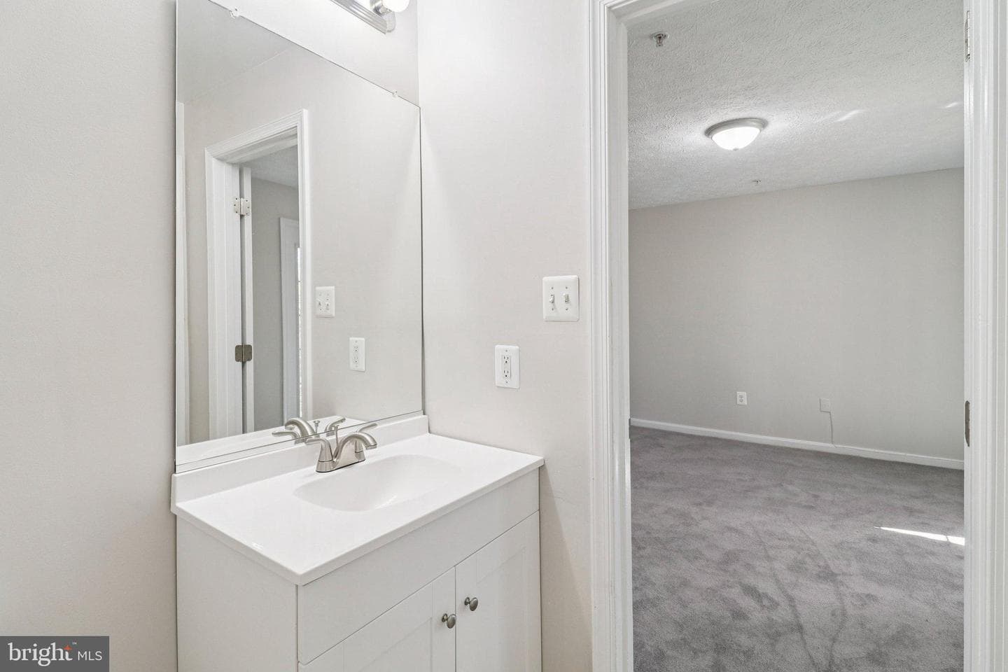8033 Bloomsbury Place photo 28