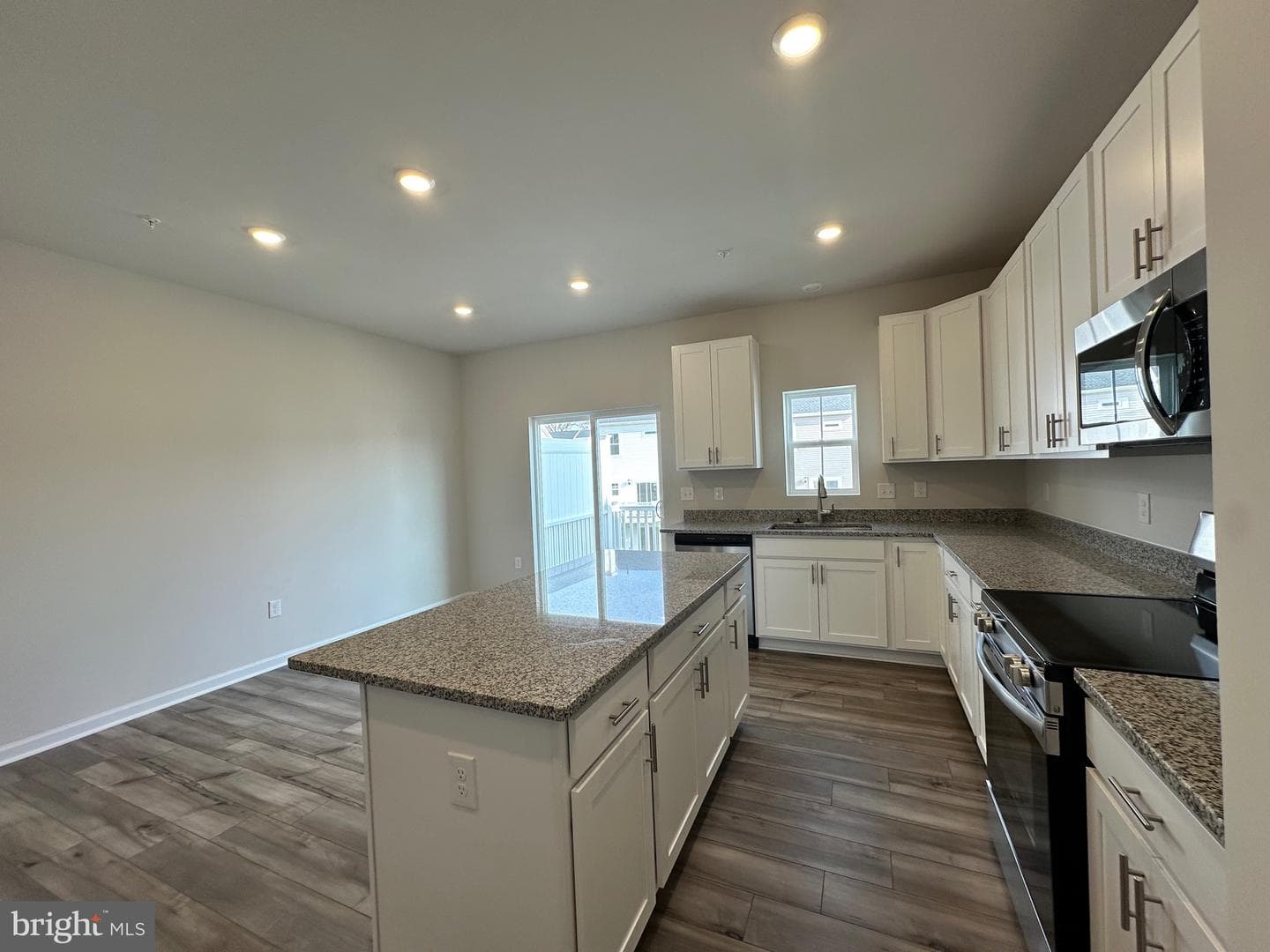 5638 Ludlow Place photo 3