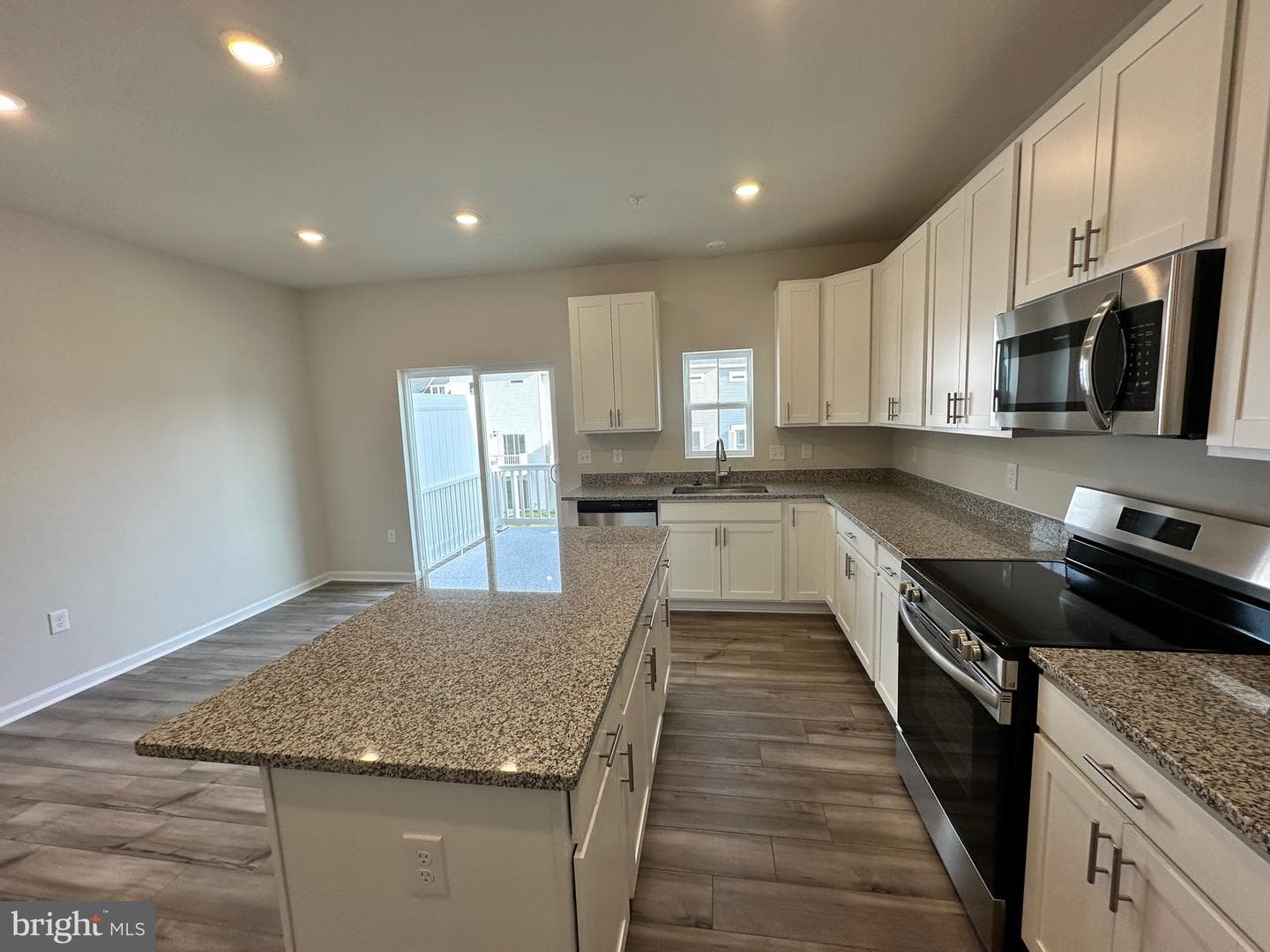 5638 Ludlow Place photo 4