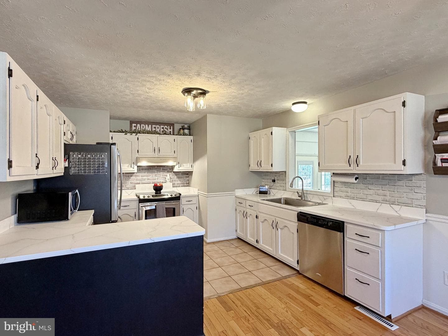 10322 Charles Street photo 11