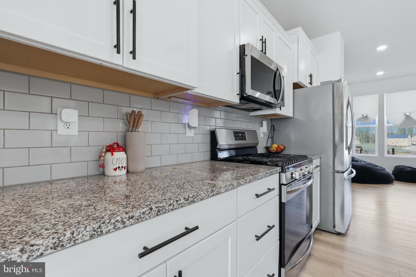 6894 Barrowfield Pl photo 10