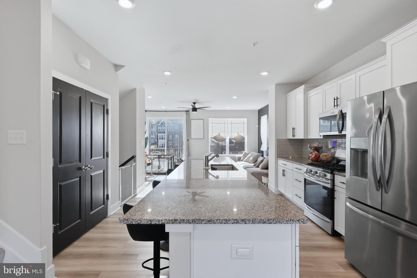 6894 Barrowfield Pl photo 9