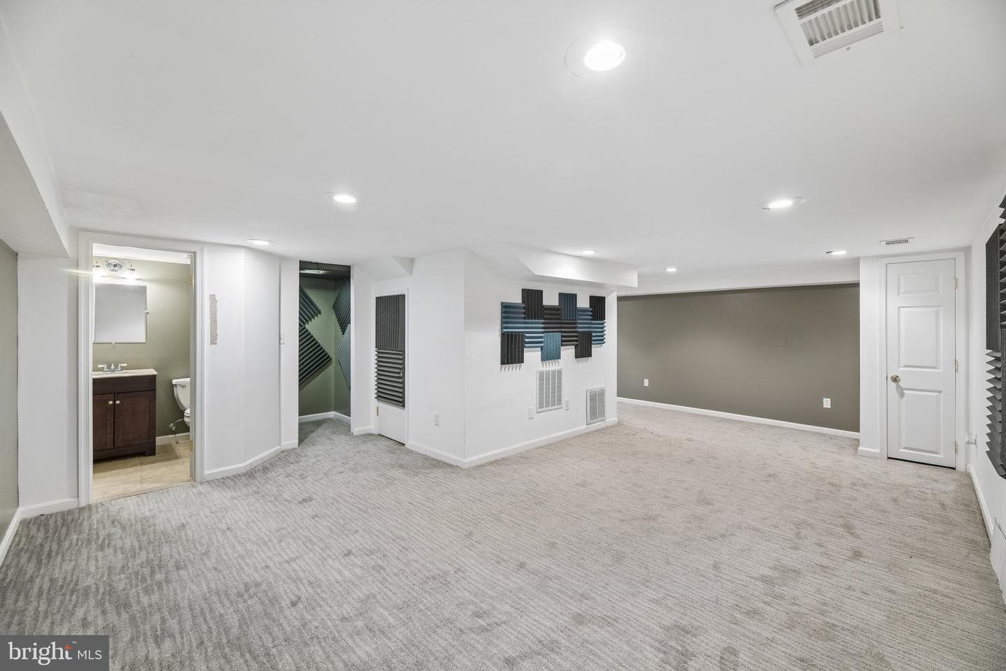 907 Charles Street photo 29