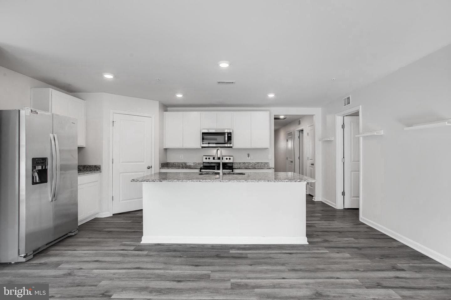 291 Forest Edge Ave photo 23