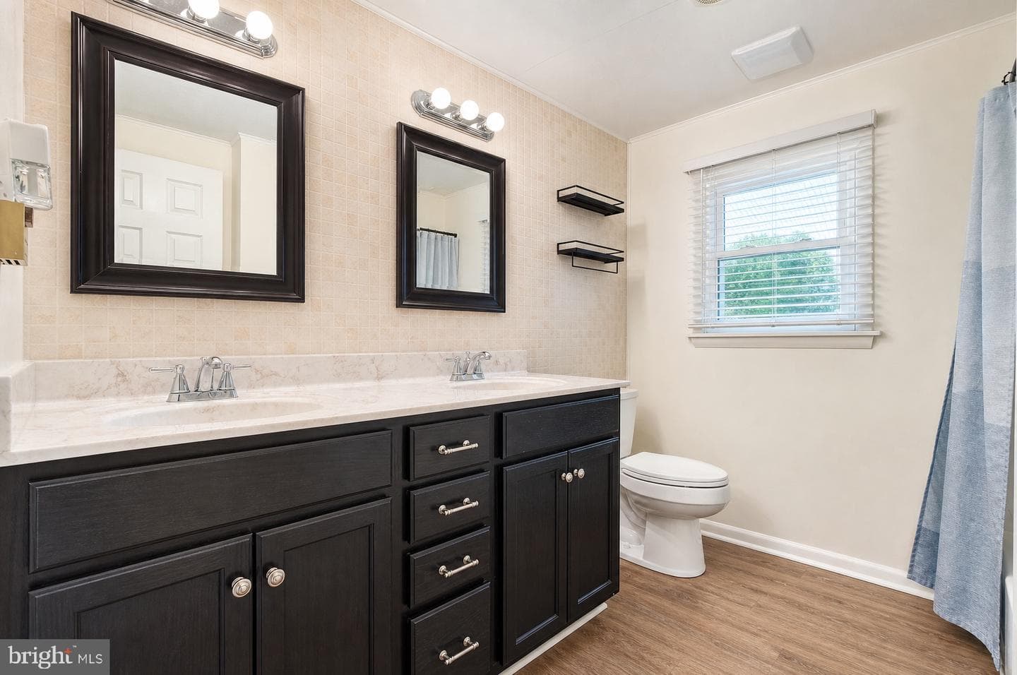 15 Willow Lane photo 16