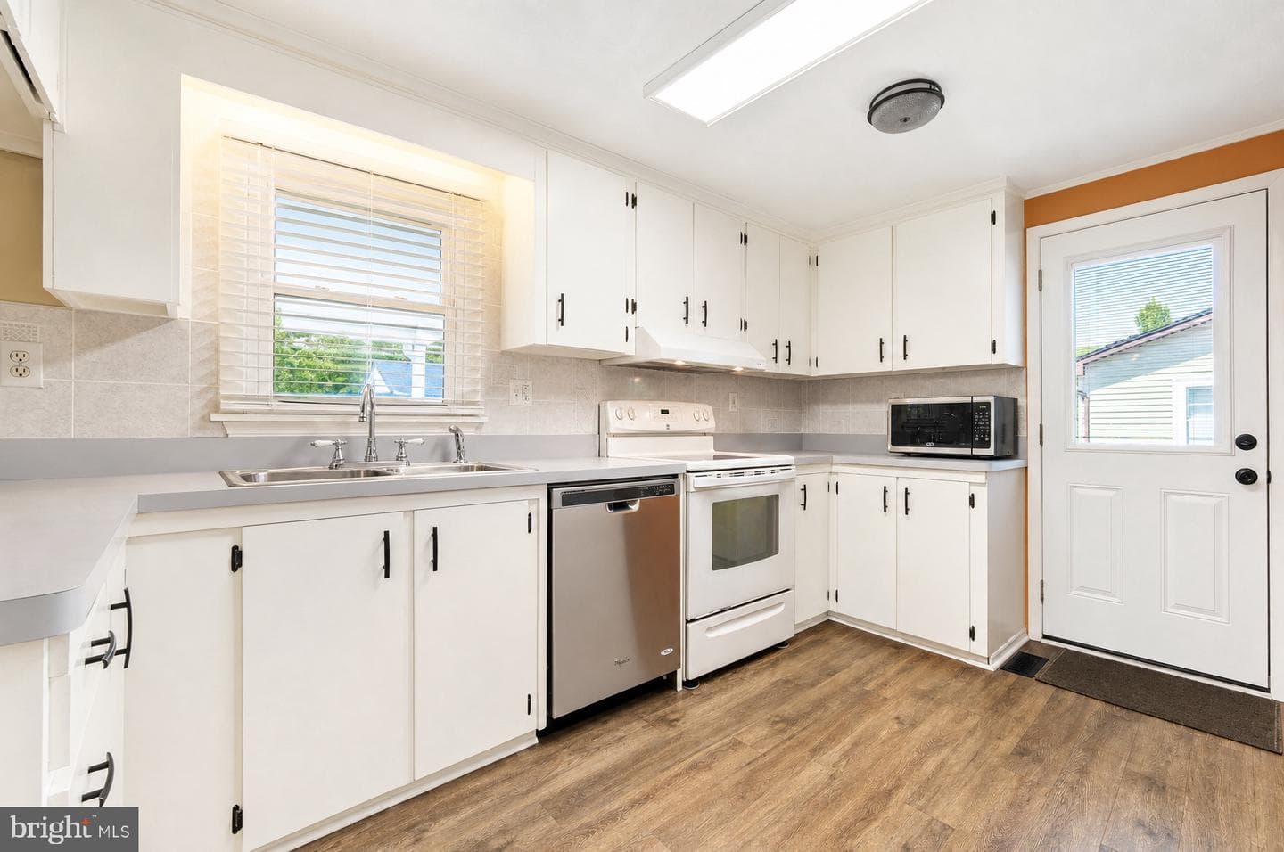 15 Willow Lane photo 4