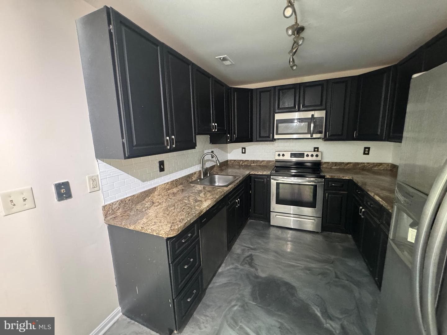 3261 Westdale Court photo 27