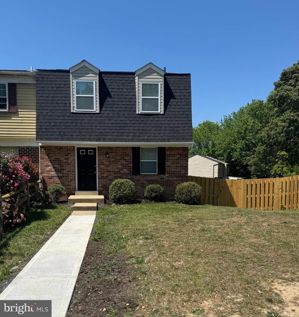 826 Holly Drive photo 2