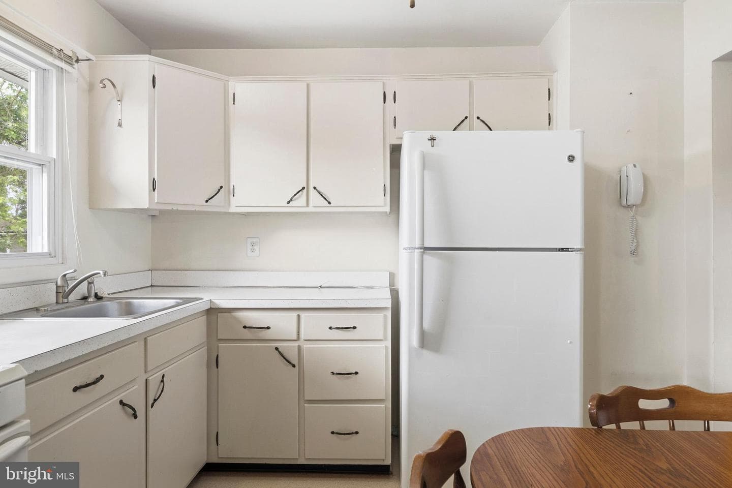 215 Compton Road photo 10