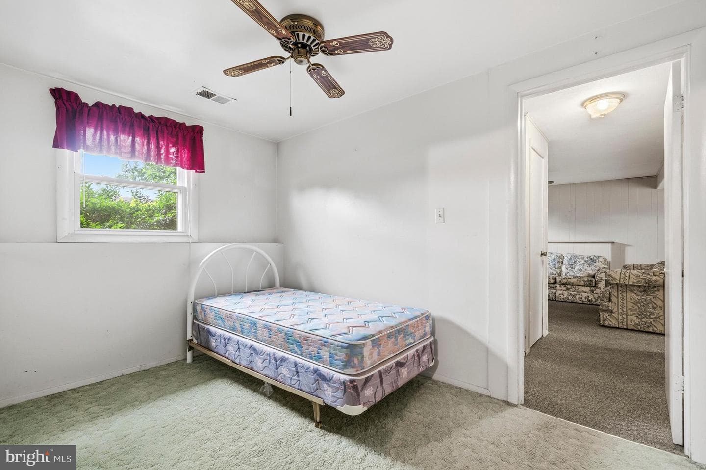 215 Compton Road photo 28