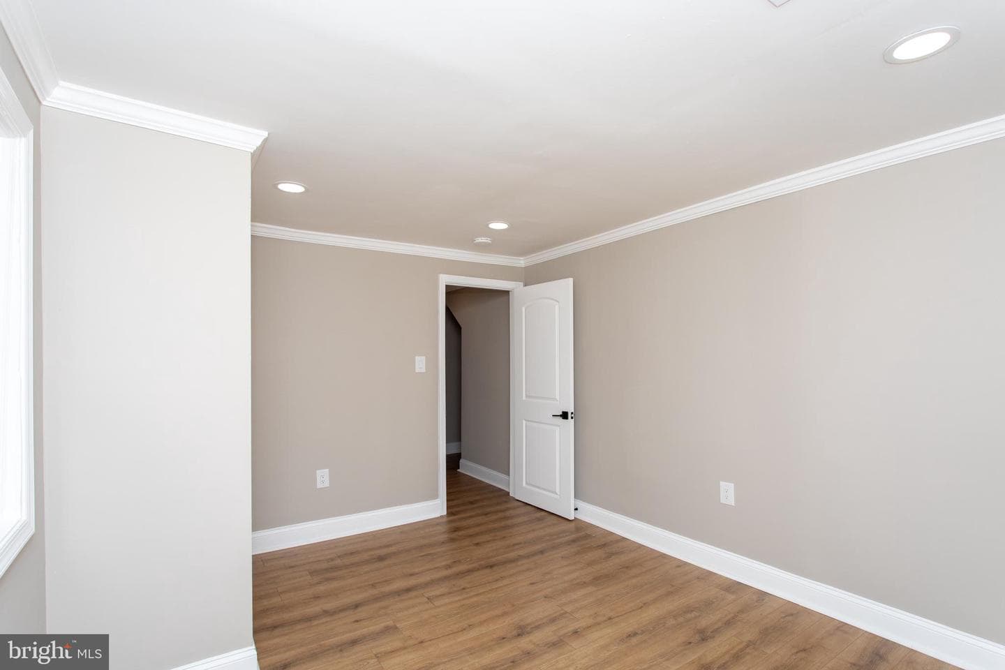 906 Washington Avenue photo 30