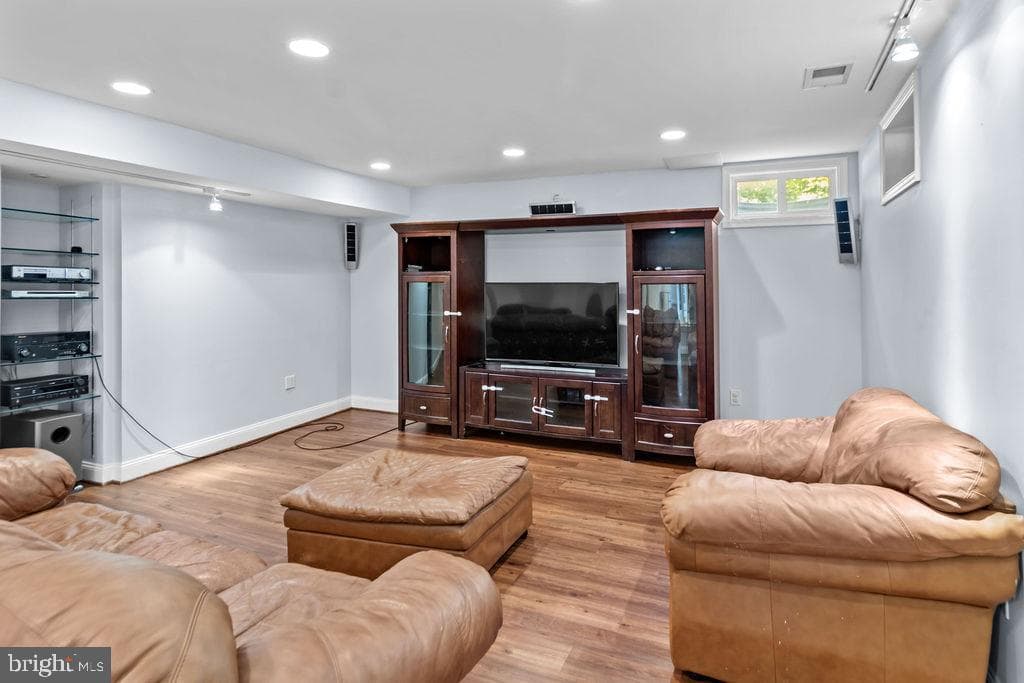 8085 Norwich Court photo 13