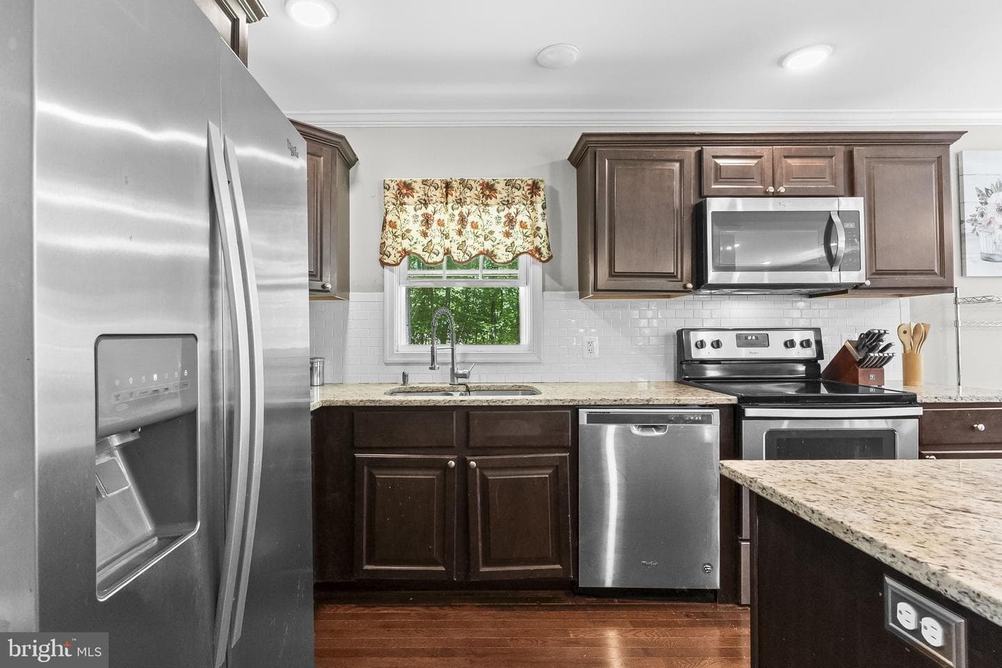 8505 Warren Drive photo 3
