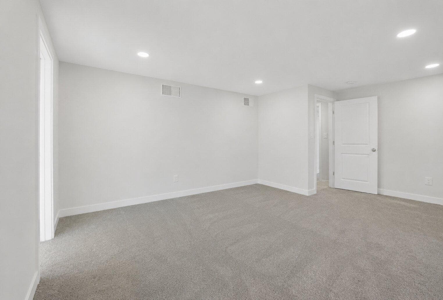 4425 Strauss Avenue photo 9