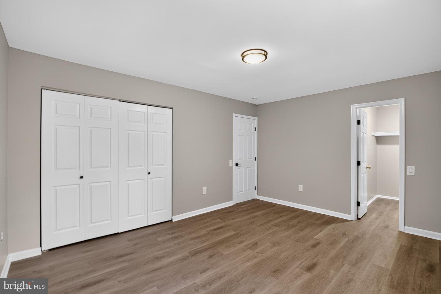 2421 York Court photo 18