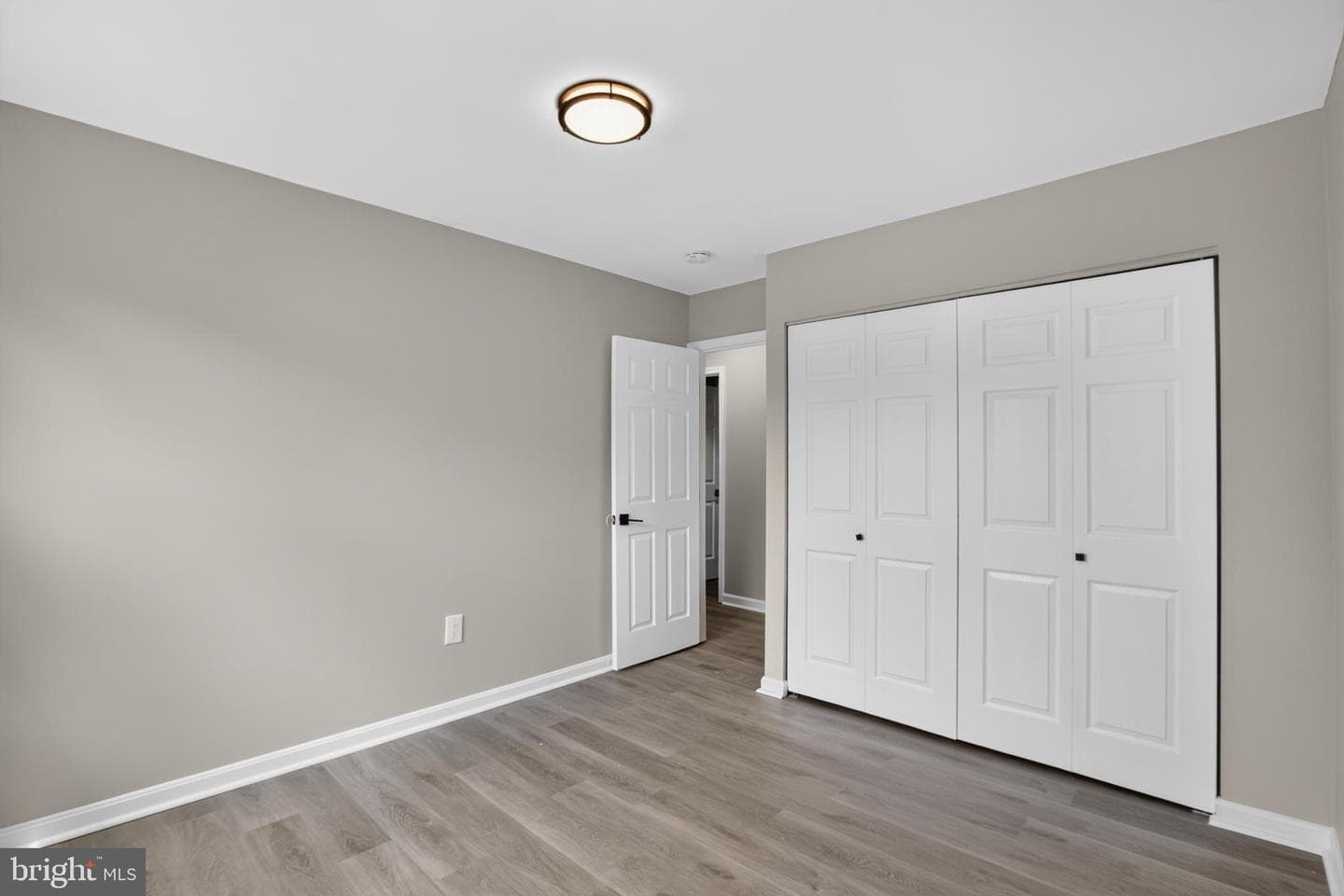 2421 York Court photo 21