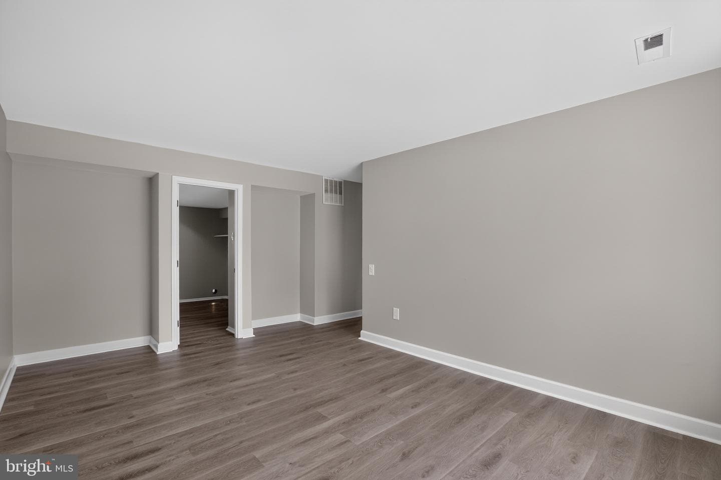 2421 York Court photo 35