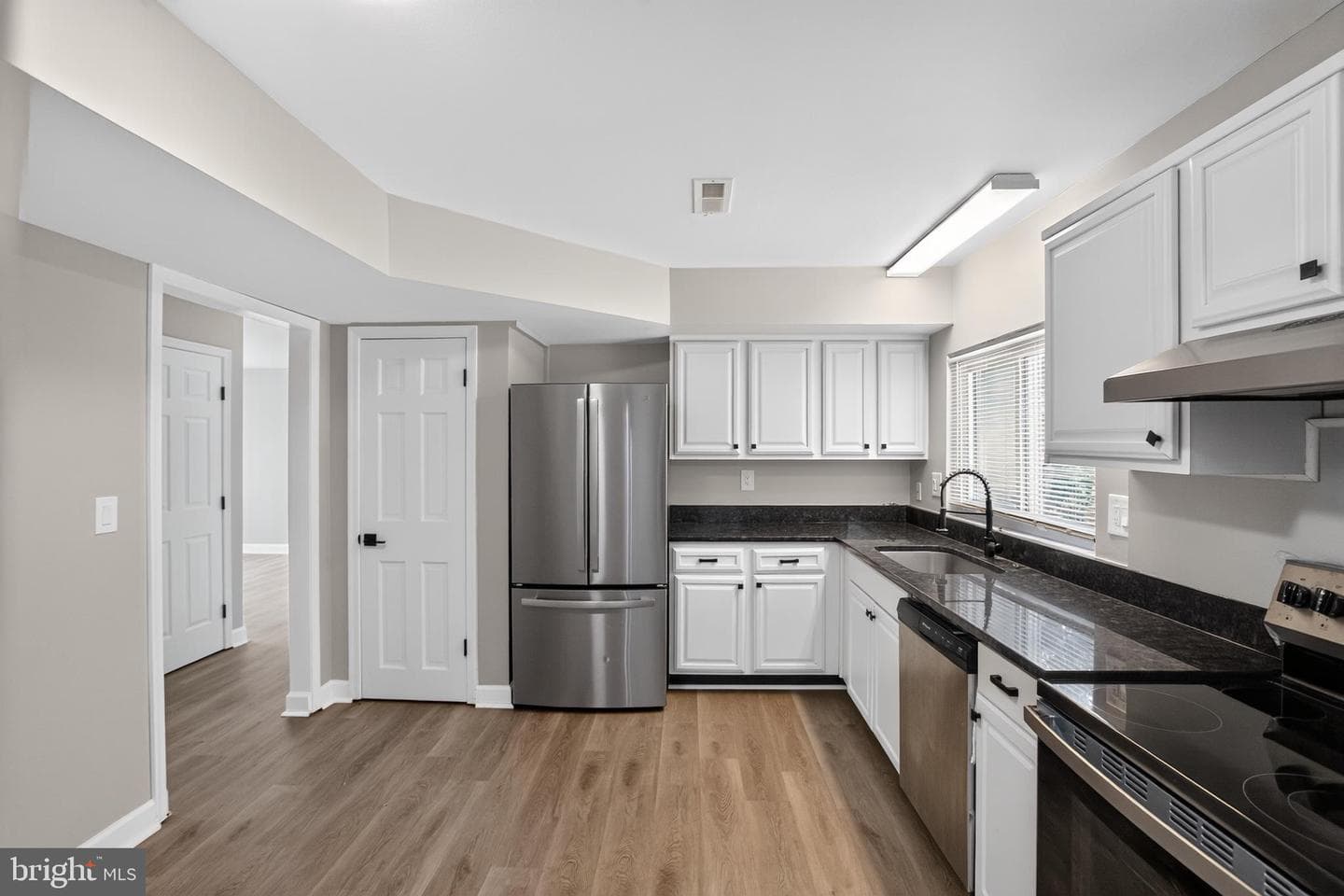 2421 York Court photo 9