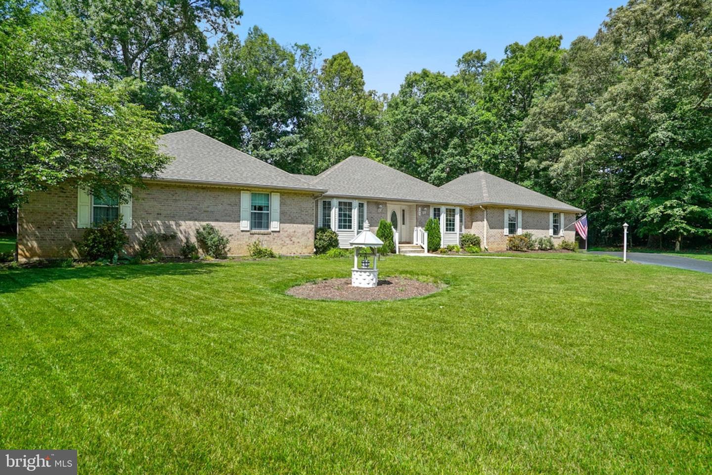 105 Cornwall Court photo 22