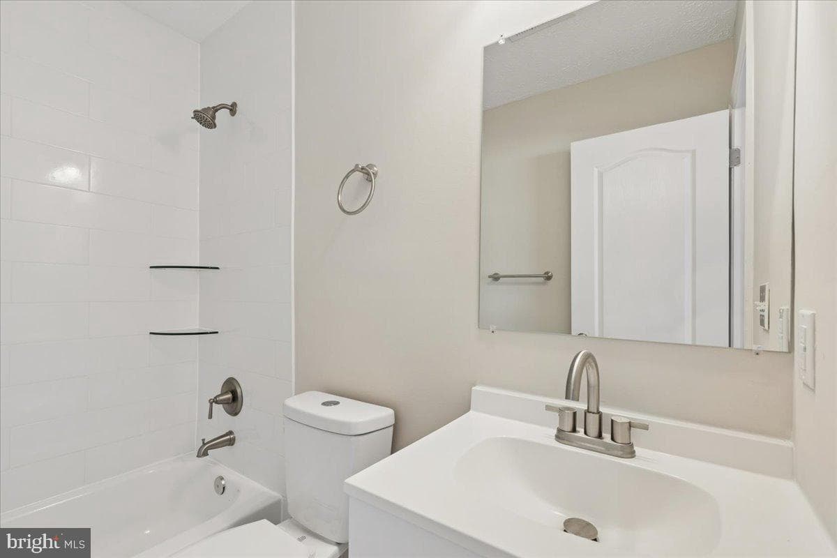 2577 Bolinbrook Court photo 39